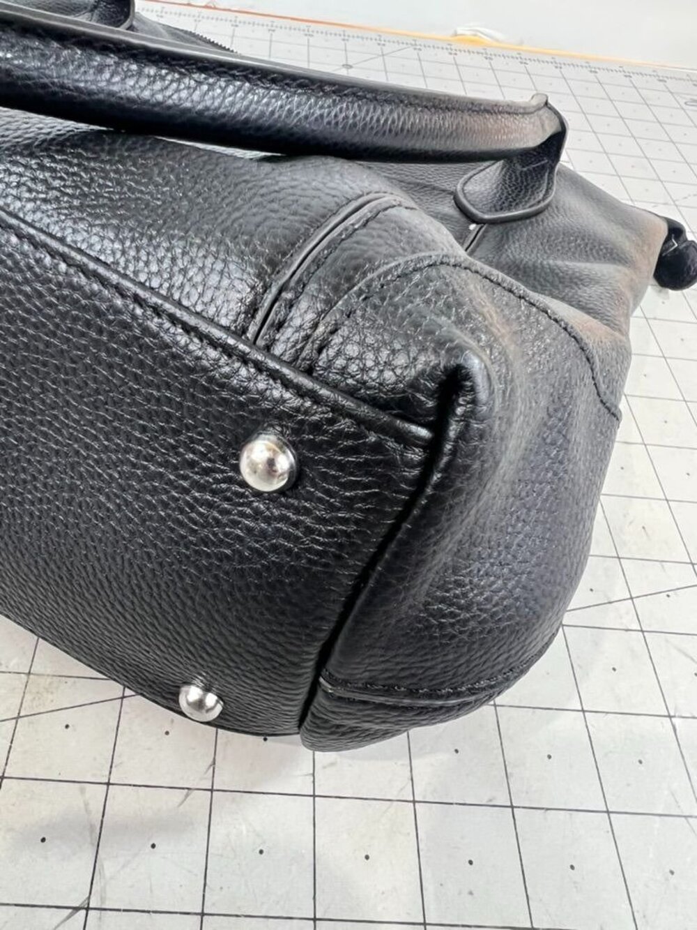 Lodis Black Pebbled Leather Tote Bag With Floral Lining And Zip Closure - Picture 8 of 10